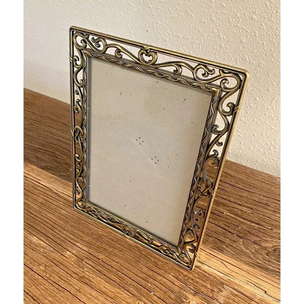 Ashleigh Manor Picture Frame Holds 5X7 Used
